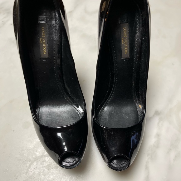 Louis Vuitton black heels. - Picture 2 of 5